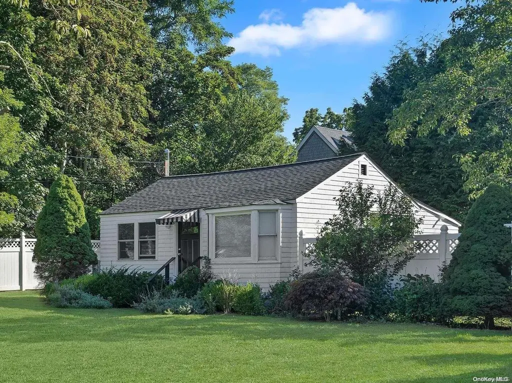 23 Rose Avenue Southampton NY 11968