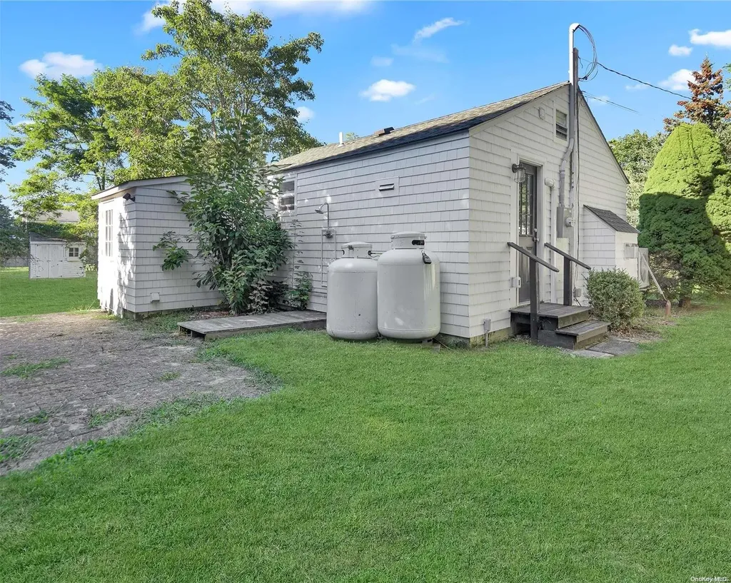 23 Rose Avenue Southampton NY 11968