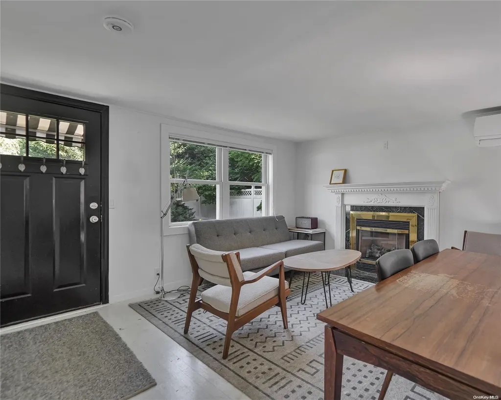 23 Rose Avenue Southampton NY 11968