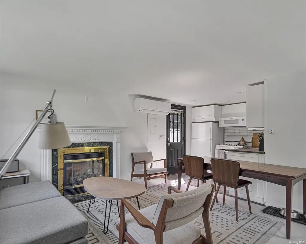 23 Rose Avenue Southampton NY 11968