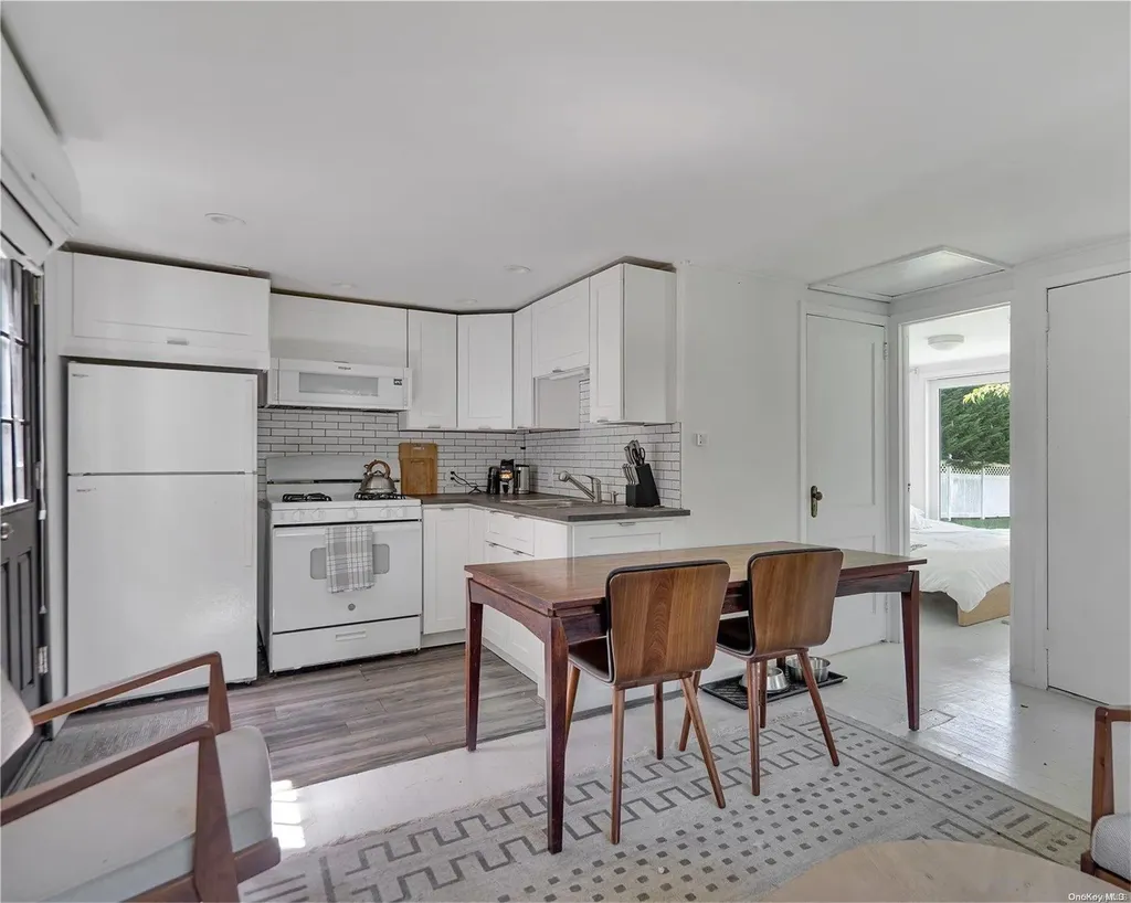 23 Rose Avenue Southampton NY 11968