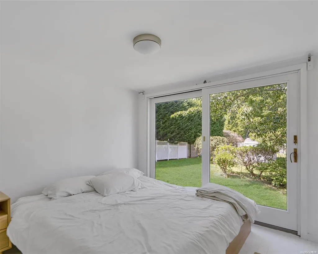 23 Rose Avenue Southampton NY 11968