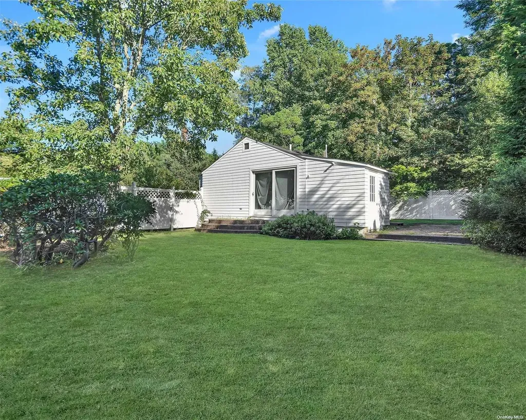 23 Rose Avenue Southampton NY 11968