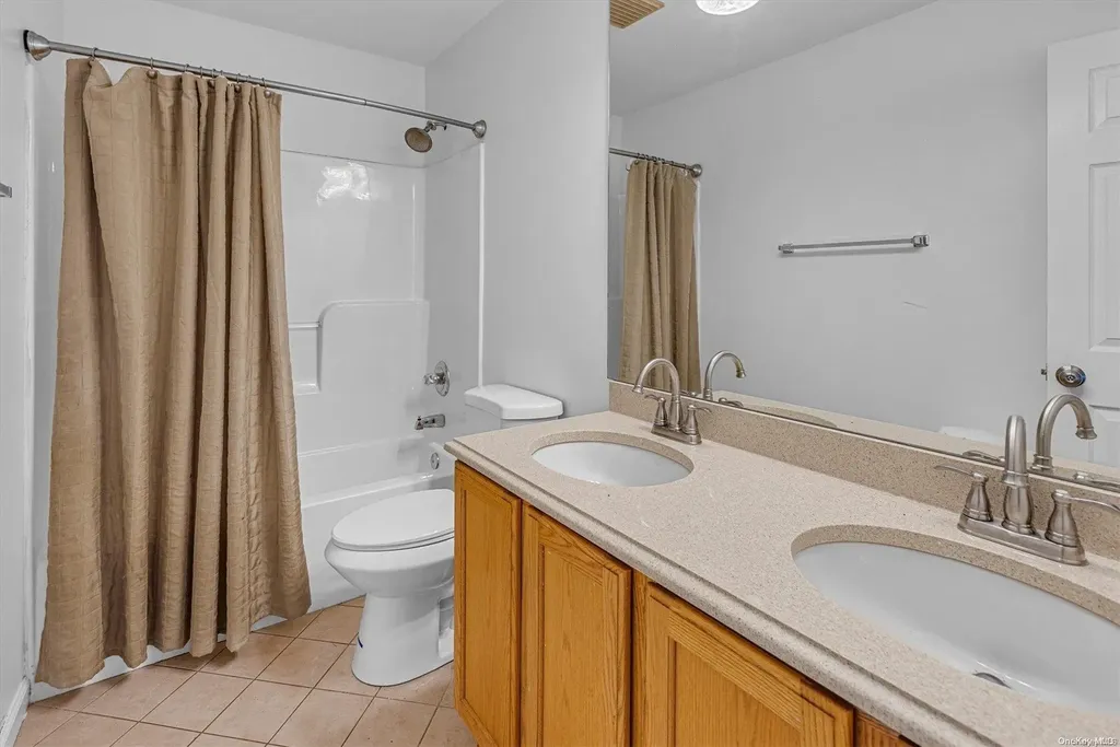 11 Debron Court Centereach NY 11720