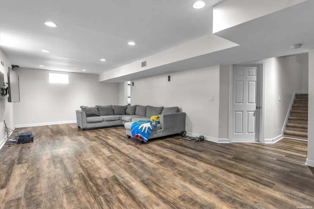 11 Debron Court Centereach NY 11720