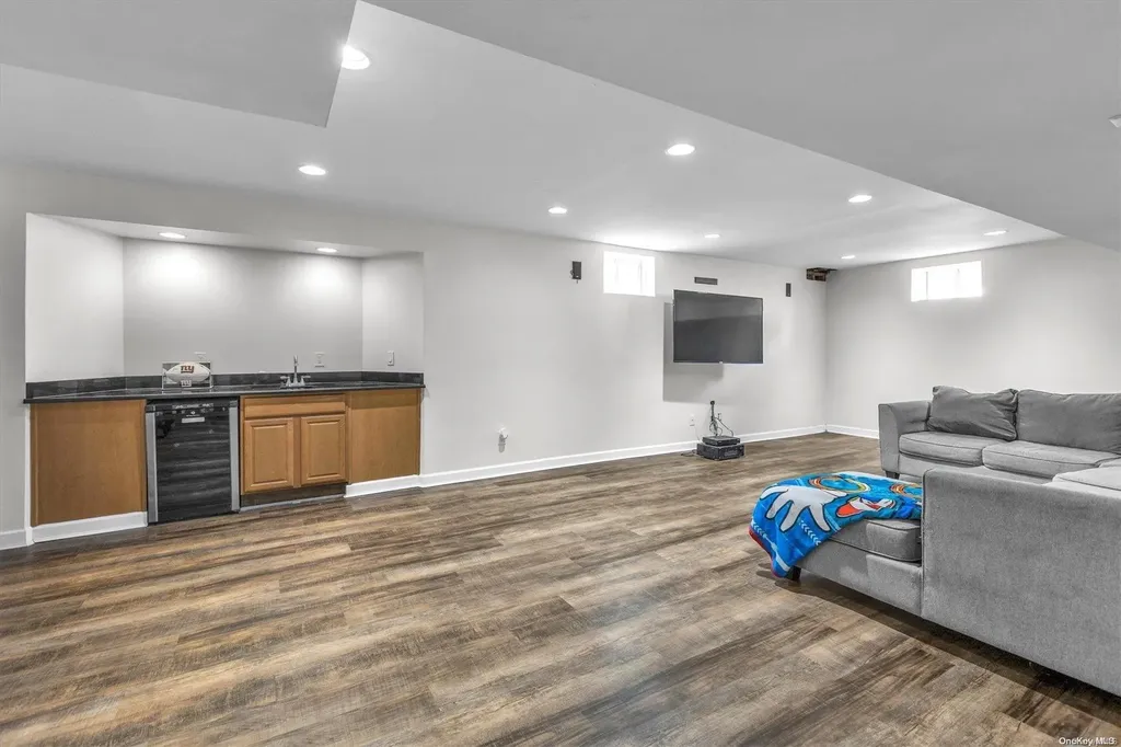 11 Debron Court Centereach NY 11720