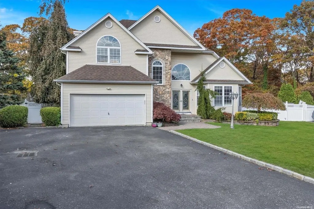 11 Debron Court Centereach NY 11720