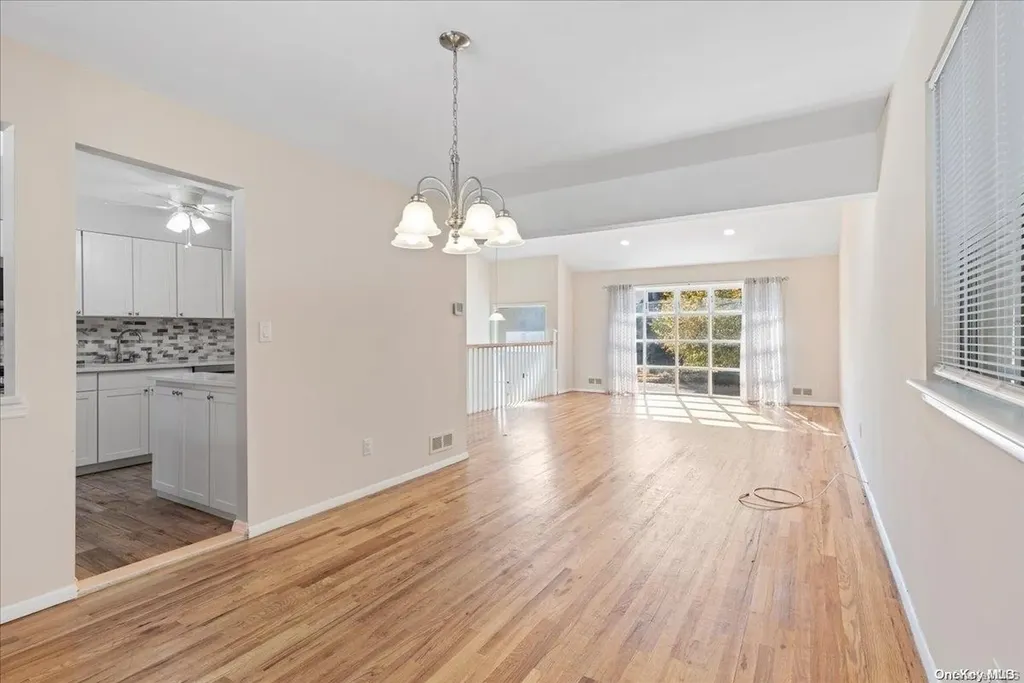 15 Starfire Court Hewlett NY 11557