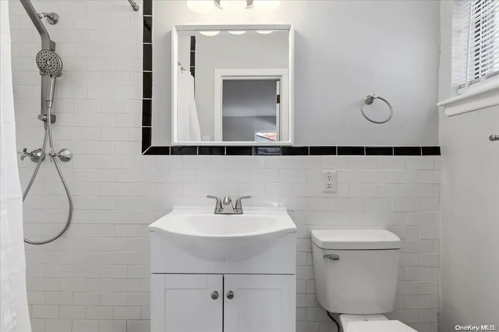 15 Starfire Court Hewlett NY 11557