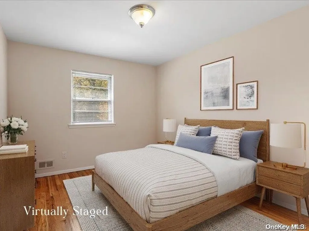 15 Starfire Court Hewlett NY 11557