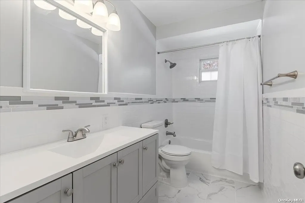 15 Starfire Court Hewlett NY 11557