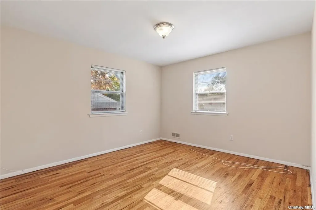 15 Starfire Court Hewlett NY 11557