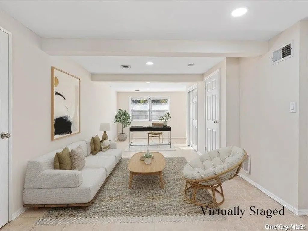 15 Starfire Court Hewlett NY 11557