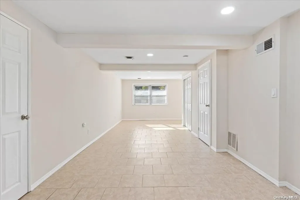 15 Starfire Court Hewlett NY 11557