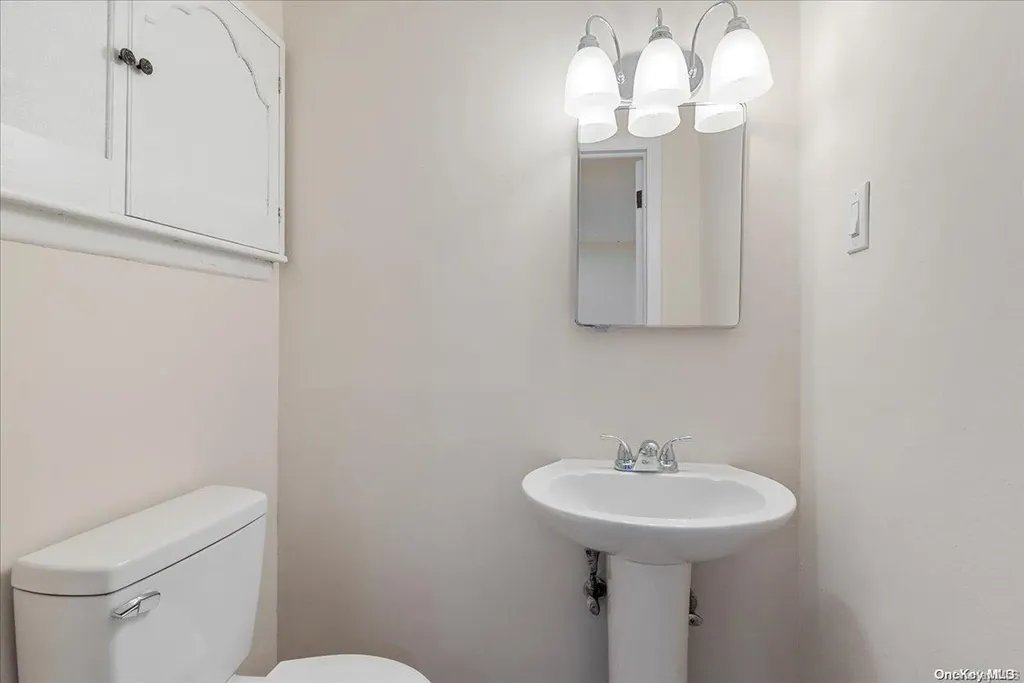15 Starfire Court Hewlett NY 11557