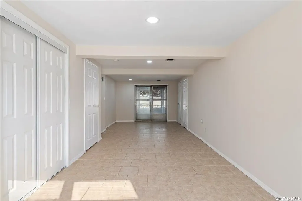 15 Starfire Court Hewlett NY 11557