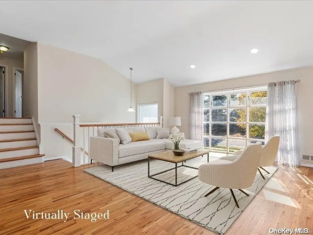 15 Starfire Court Hewlett NY 11557