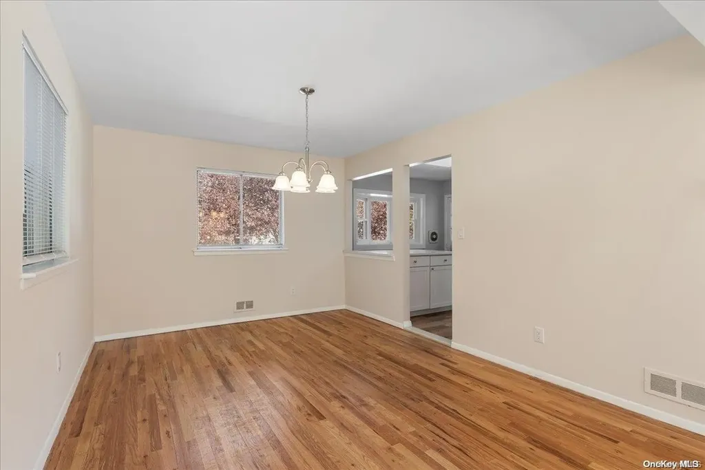15 Starfire Court Hewlett NY 11557