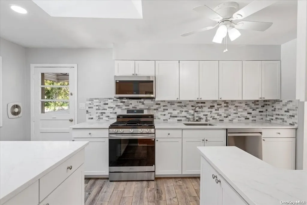 15 Starfire Court Hewlett NY 11557