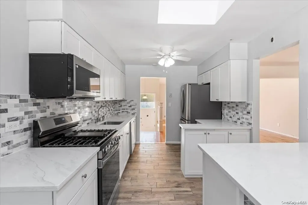 15 Starfire Court Hewlett NY 11557