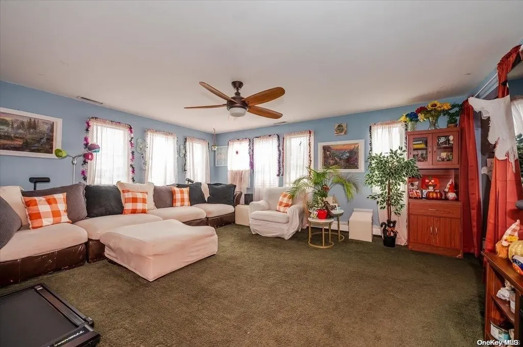 718 S 9th Street Lindenhurst NY 11757