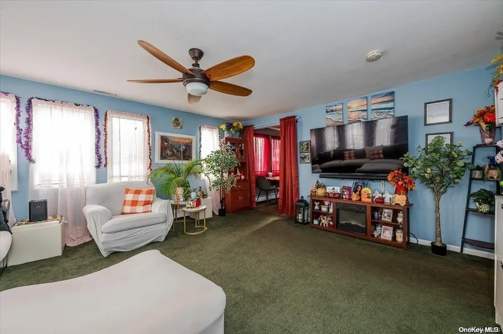 718 S 9th Street Lindenhurst NY 11757