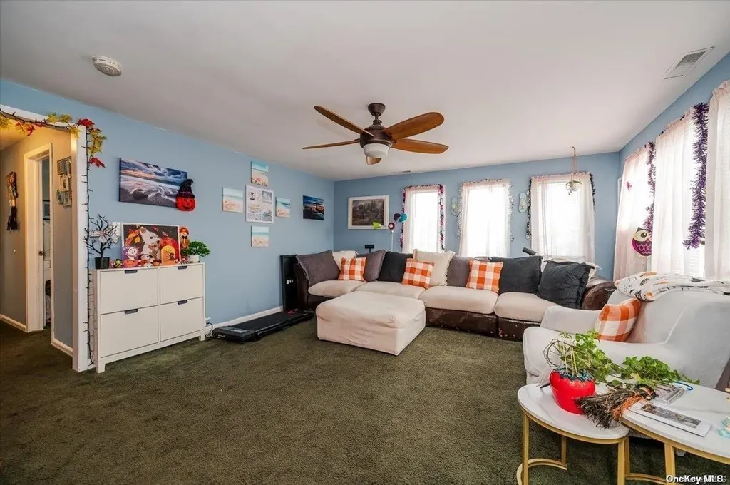 718 S 9th Street Lindenhurst NY 11757