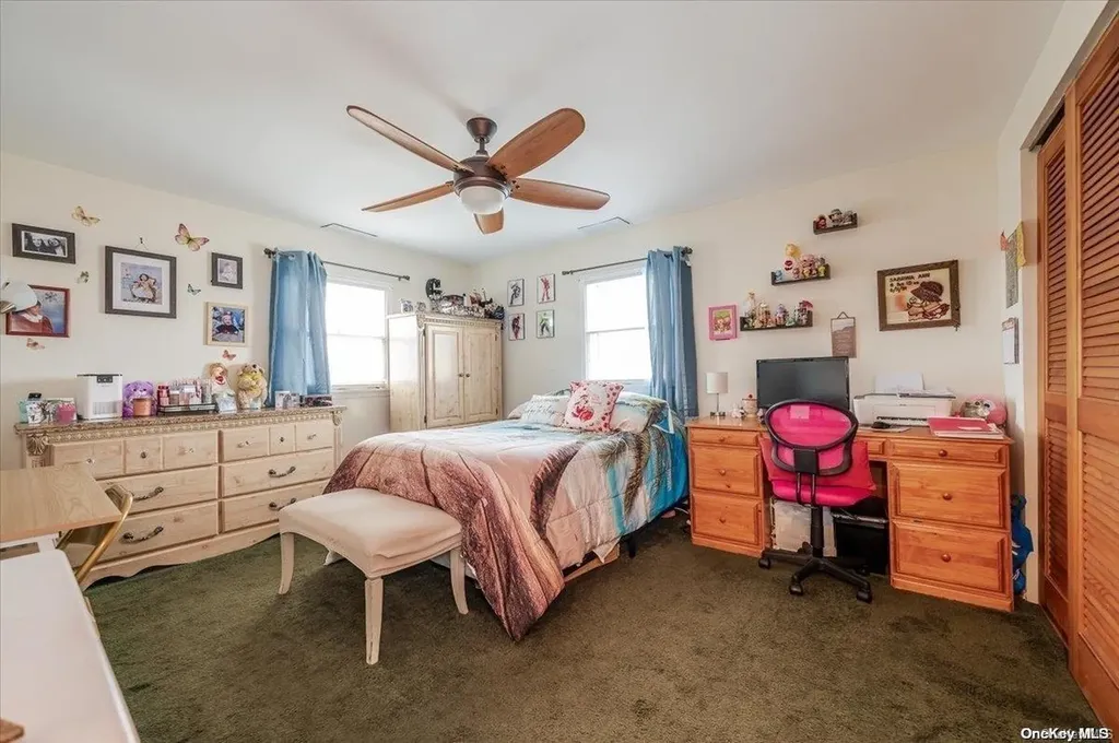 718 S 9th Street Lindenhurst NY 11757