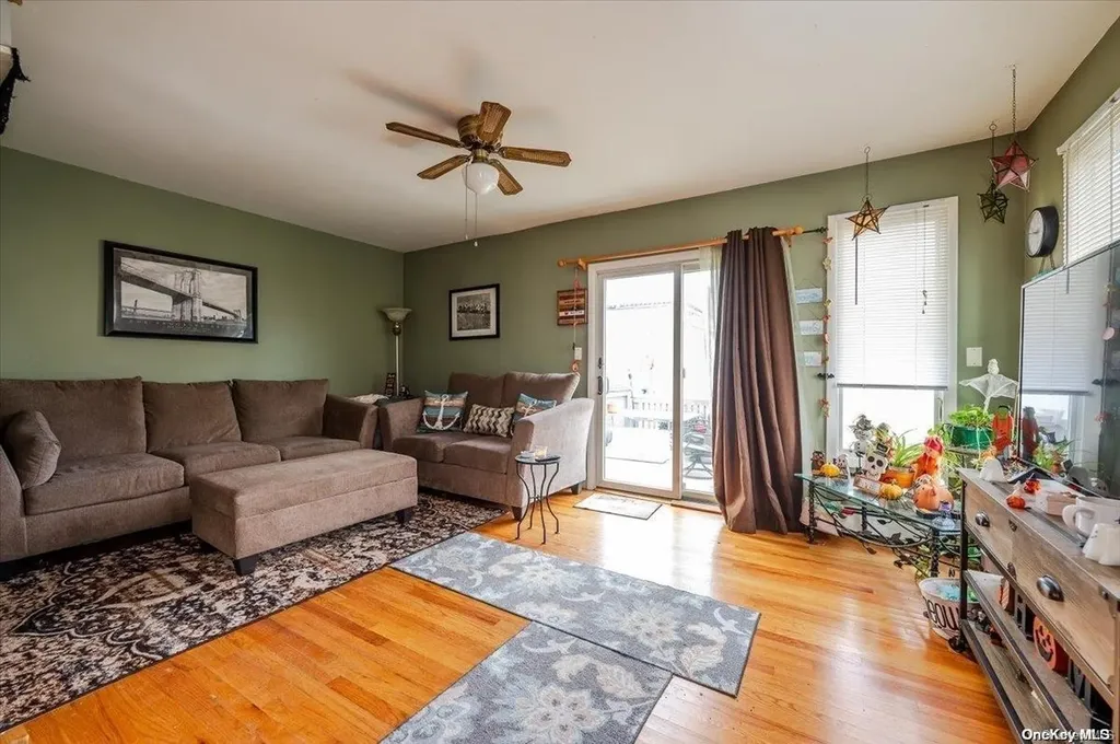 718 S 9th Street Lindenhurst NY 11757