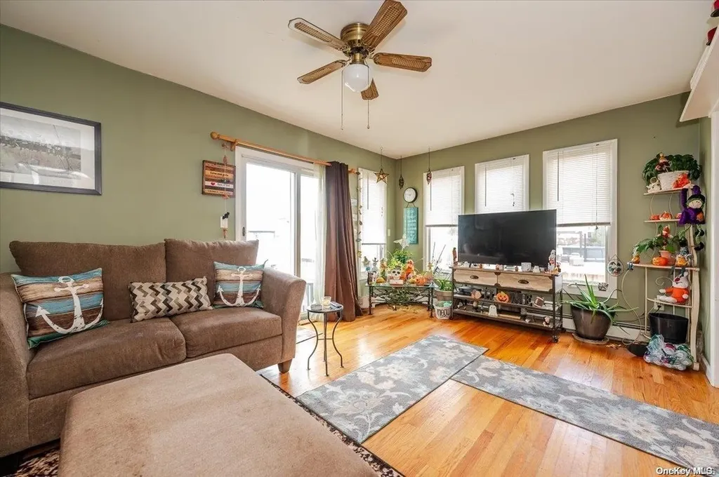 718 S 9th Street Lindenhurst NY 11757