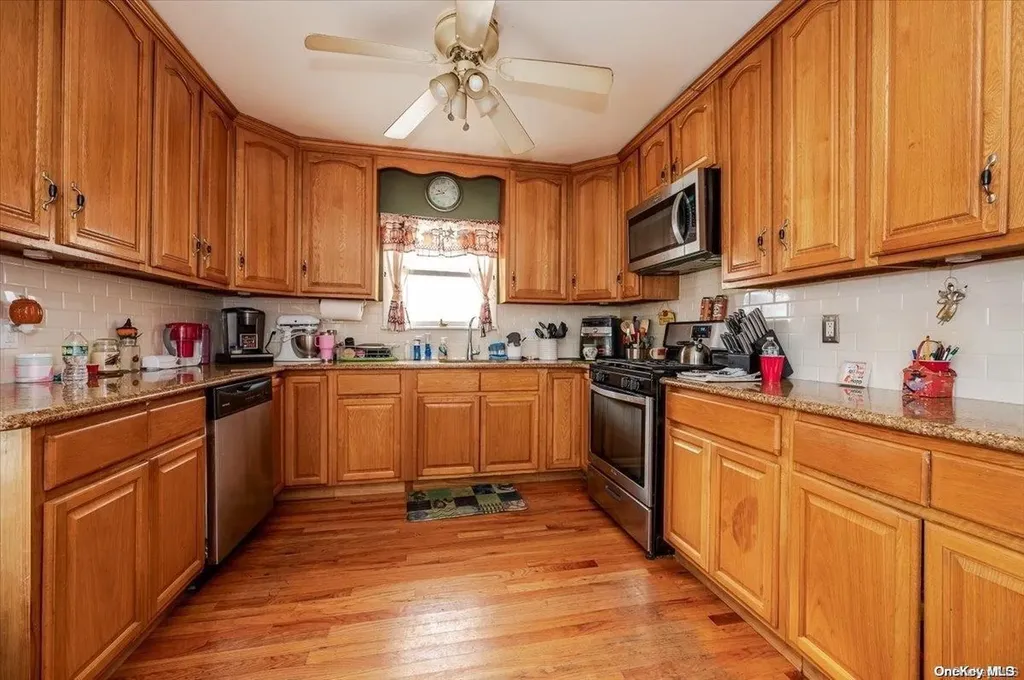 718 S 9th Street Lindenhurst NY 11757