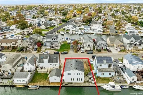 718 S 9th Street Lindenhurst NY 11757