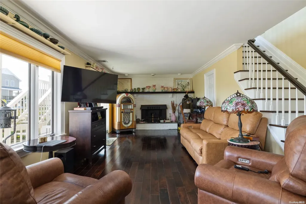 84 New Point Amityville NY 11701