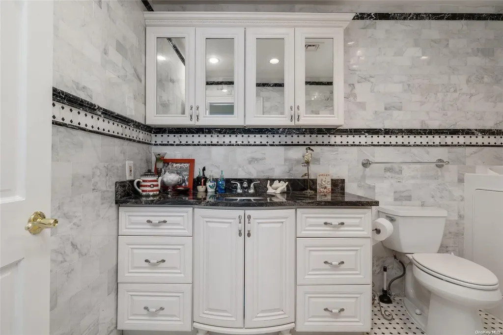 84 New Point Amityville NY 11701