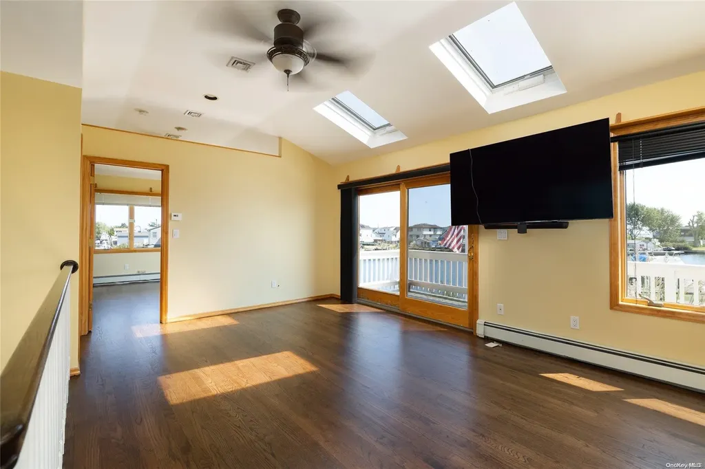84 New Point Amityville NY 11701