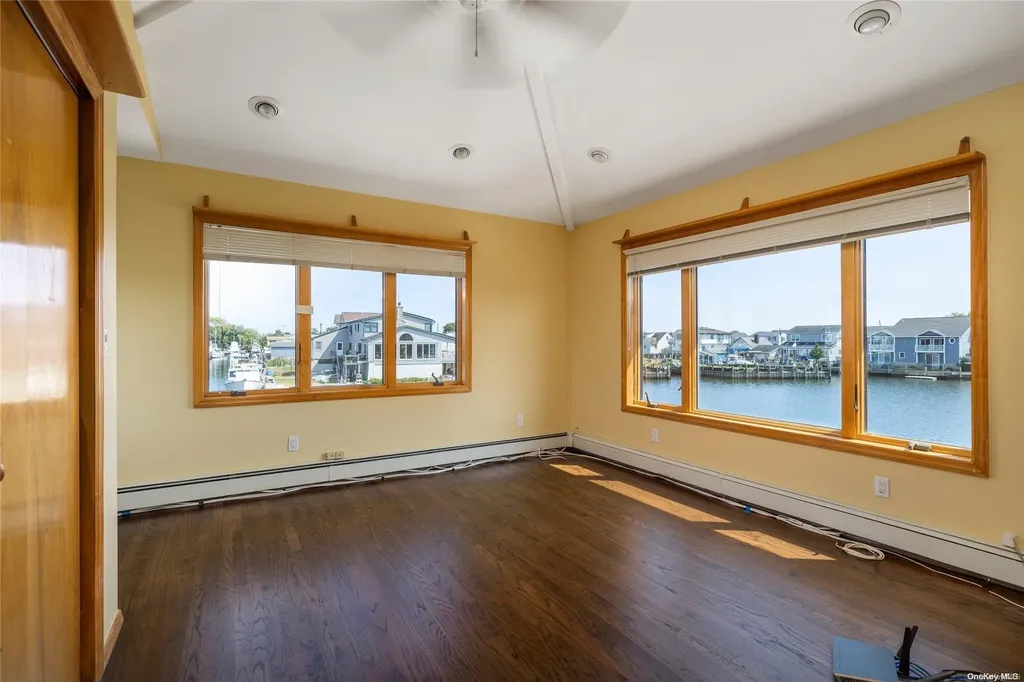 84 New Point Amityville NY 11701