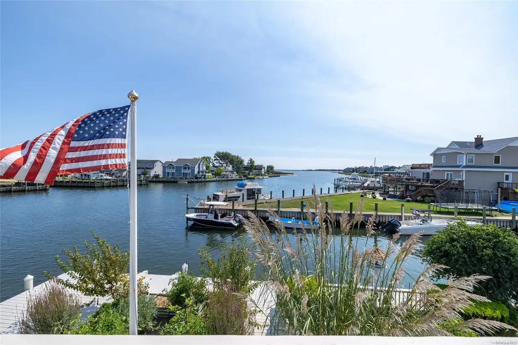 84 New Point Amityville NY 11701