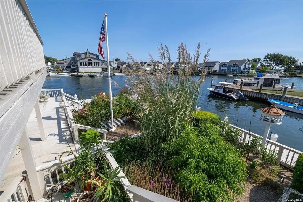 84 New Point Amityville NY 11701