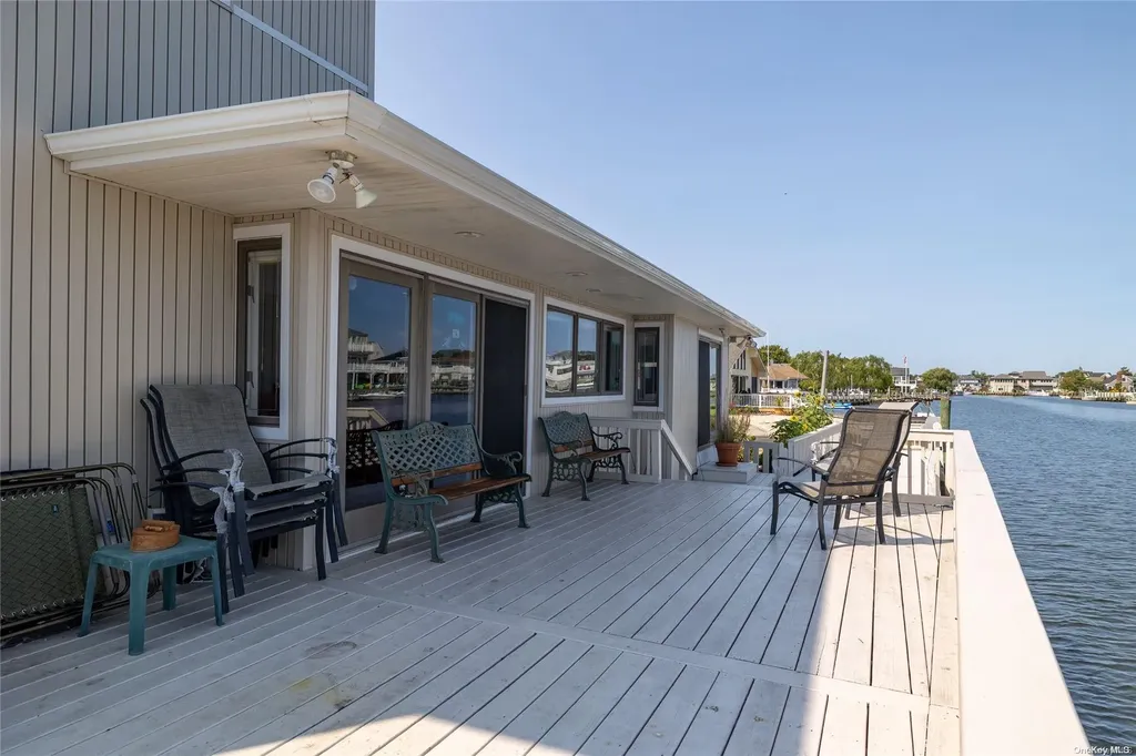84 New Point Amityville NY 11701