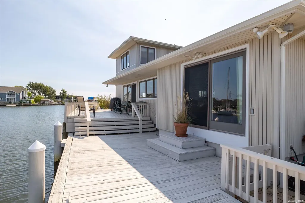 84 New Point Amityville NY 11701