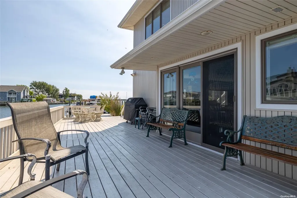 84 New Point Amityville NY 11701