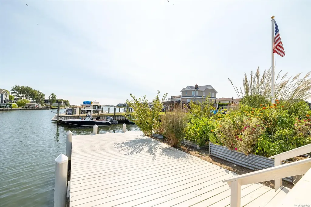84 New Point Amityville NY 11701