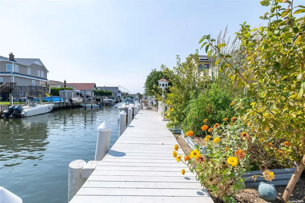 84 New Point Amityville NY 11701