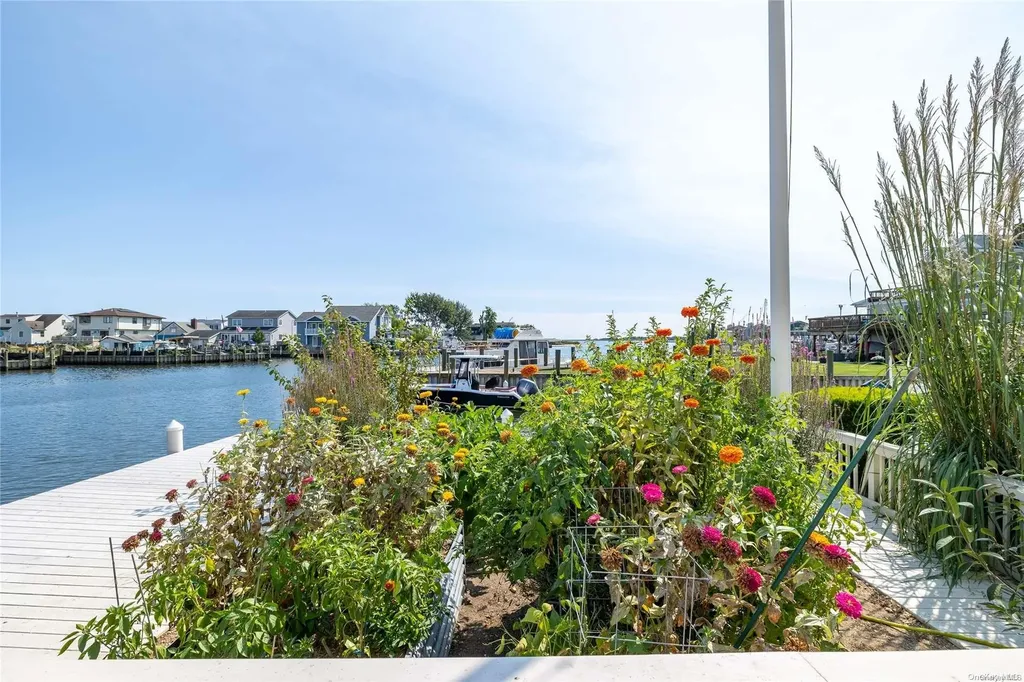 84 New Point Amityville NY 11701