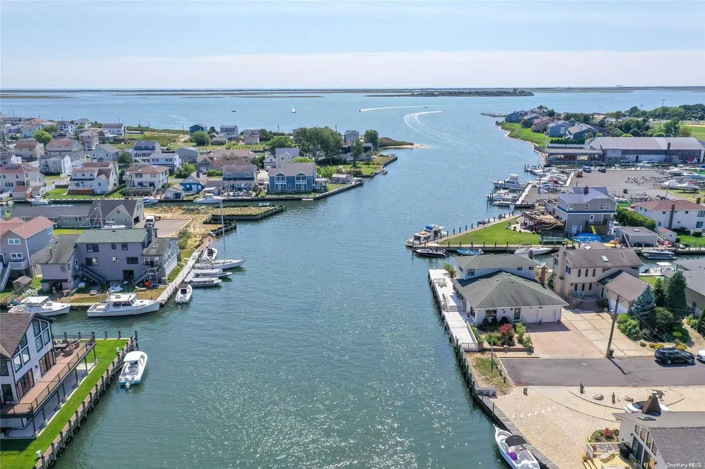 84 New Point Amityville NY 11701