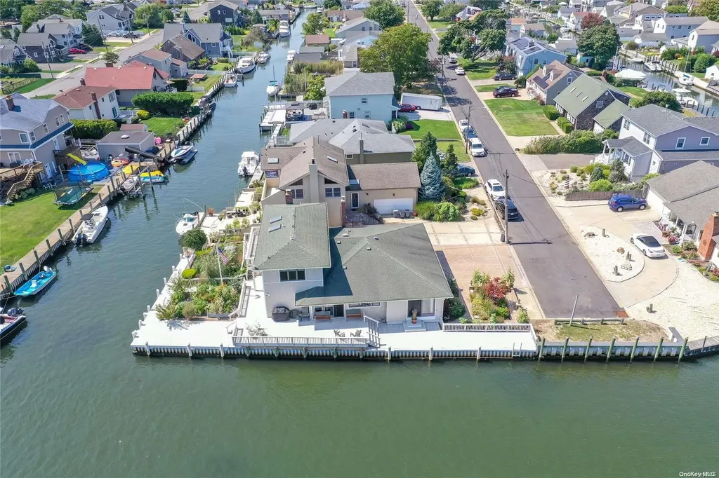 84 New Point Amityville NY 11701