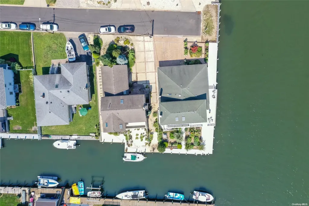 84 New Point Amityville NY 11701
