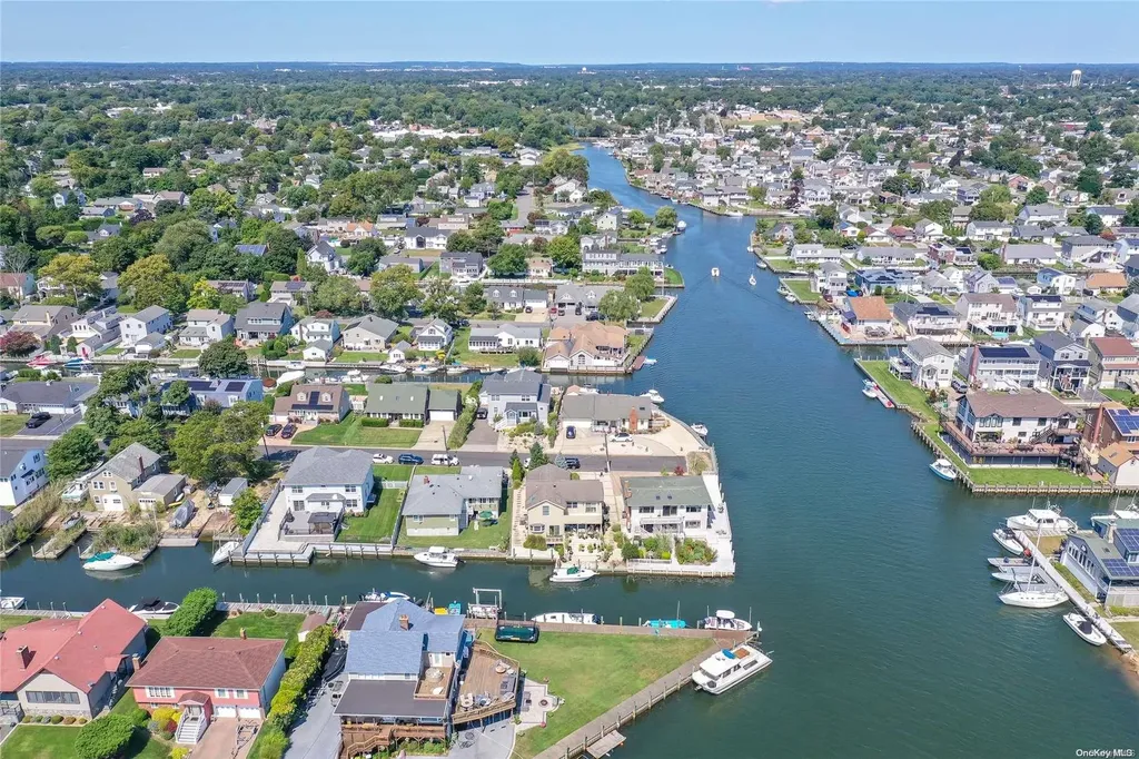 84 New Point Amityville NY 11701