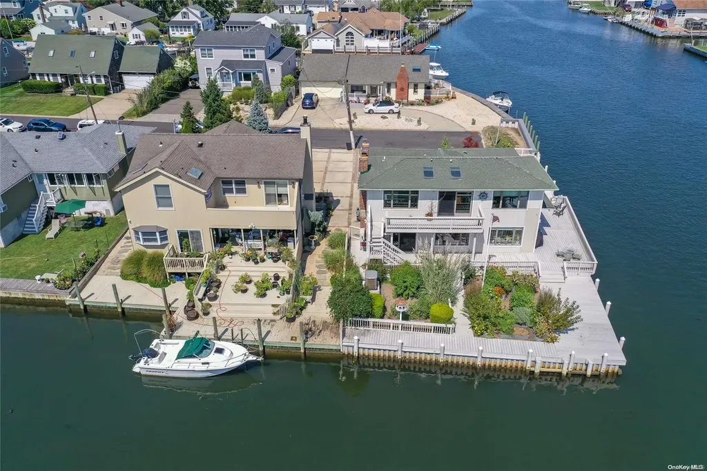 84 New Point Amityville NY 11701