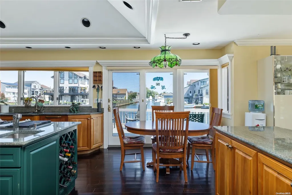 84 New Point Amityville NY 11701